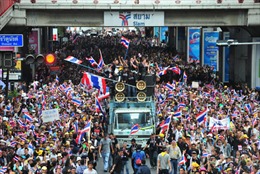 Người biểu tình Thái Lan chiếm trụ sở các Bộ